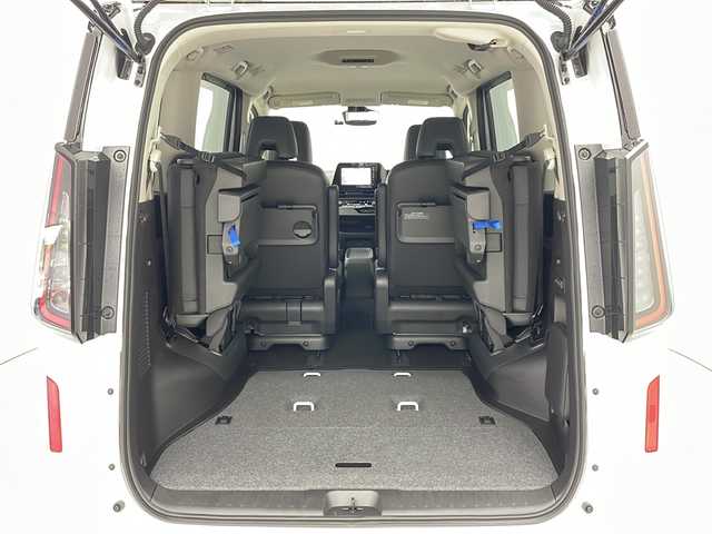 日産 セレナ e－4ORCE ハイウェイスターV 道央・札幌 2024(令6)年 0.1万km パール ・４WD/・純正ナビ（MM２２３D-L）/・BT＆SD＆フルセグTV/・ETC/・純正ドラレコ/・全方位カメラ/・プロパイロット/・両側パワースライドドア/・前席シートヒーター/・ステアリングヒーター/・ステアリングスイッチ/・デジタルインナーミラー/・ｅ－Ｐｅｄａｌ/・プッシュスタート/・スマートキー/・ＬＥＤヘッドライト/・オートライト/・オートマチックハイビーム/・電格ミラー/・ＡＣ１５００Ｗ