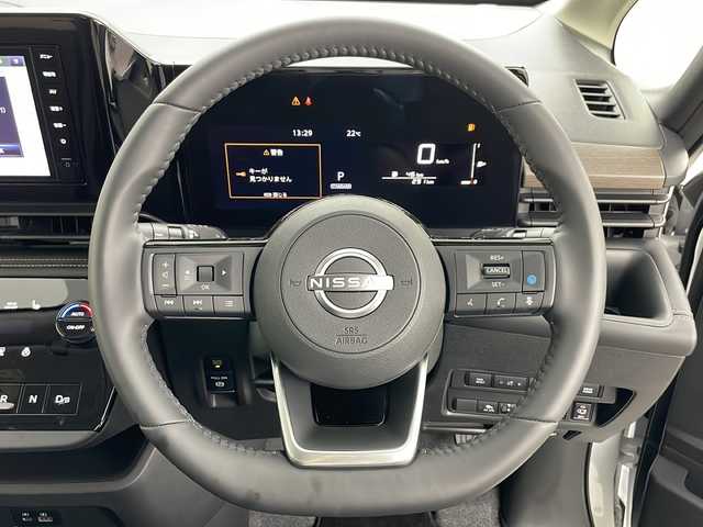 日産 セレナ e－4ORCE ハイウェイスターV 道央・札幌 2024(令6)年 0.1万km パール ・４WD/・純正ナビ（MM２２３D-L）/・BT＆SD＆フルセグTV/・ETC/・純正ドラレコ/・全方位カメラ/・プロパイロット/・両側パワースライドドア/・前席シートヒーター/・ステアリングヒーター/・ステアリングスイッチ/・デジタルインナーミラー/・ｅ－Ｐｅｄａｌ/・プッシュスタート/・スマートキー/・ＬＥＤヘッドライト/・オートライト/・オートマチックハイビーム/・電格ミラー/・ＡＣ１５００Ｗ