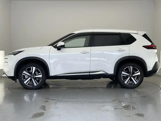 日産 エクストレイル G e－4ORCE 愛知県 2023(令5)年 5.1万km ブリリアントホワイトパール 純正ナビ　デジイン　ＨＵＤ　ＢＳＭ　全方位カメラ　プロパイロット　メモリーシート　追従クルコン　フルセグTV　ＵＳＢ　ワイヤレス充電　衝突軽減　シートヒーター前席&後席　ステアリングヒーター　パーキングアシスト　LEDライト　禁煙車　AC１００充電　２．０ETC　フォグ　合皮シート　セカンド席サンシェード　