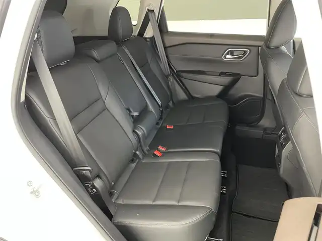日産 エクストレイル G e－4ORCE 愛知県 2023(令5)年 5.1万km ブリリアントホワイトパール 純正ナビ　デジイン　ＨＵＤ　ＢＳＭ　全方位カメラ　プロパイロット　メモリーシート　追従クルコン　フルセグTV　ＵＳＢ　ワイヤレス充電　衝突軽減　シートヒーター前席&後席　ステアリングヒーター　パーキングアシスト　LEDライト　禁煙車　AC１００充電　２．０ETC　フォグ　合皮シート　セカンド席サンシェード　