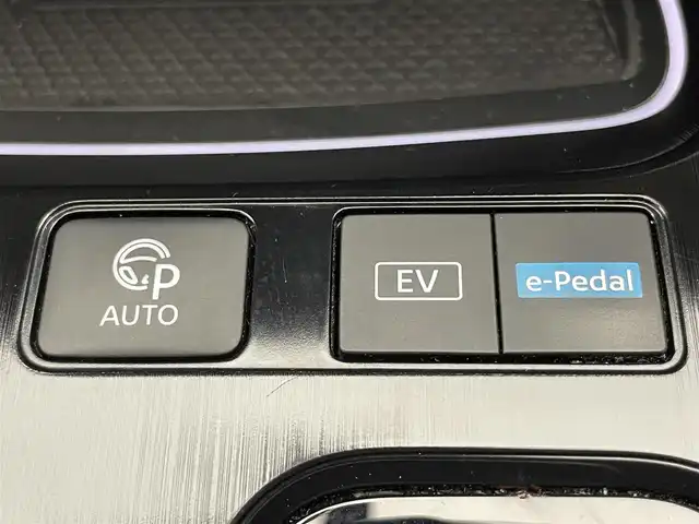 日産 エクストレイル G e－4ORCE 愛知県 2023(令5)年 5.1万km ブリリアントホワイトパール 純正ナビ　デジイン　ＨＵＤ　ＢＳＭ　全方位カメラ　プロパイロット　メモリーシート　追従クルコン　フルセグTV　ＵＳＢ　ワイヤレス充電　衝突軽減　シートヒーター前席&後席　ステアリングヒーター　パーキングアシスト　LEDライト　禁煙車　AC１００充電　２．０ETC　フォグ　合皮シート　セカンド席サンシェード　