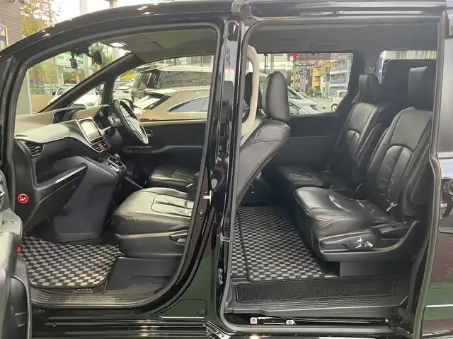 トヨタ ヴォクシー ハイブリッド V 神奈川県 2015(平27)年 10.9万km ブラック 新車保証書/取扱説明書/スマートキー/スペアキー/純正ナビ・フルセグTV/CD・DVDビデオ・Bluetooth/バックカメラ/フリップダウンモニター/ビルトインETC/置くだけ充電/両側パワースライドドア/クルーズコントロール/前席シートヒーター/LEDヘッドライト/モデリスタエアロ/リアスポイラー/純正15インチアルミホイール