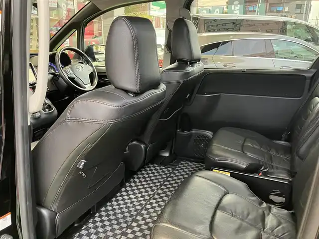 トヨタ ヴォクシー ハイブリッド V 神奈川県 2015(平27)年 10.9万km ブラック 新車保証書/取扱説明書/スマートキー/スペアキー/純正ナビ・フルセグTV/CD・DVDビデオ・Bluetooth/バックカメラ/フリップダウンモニター/ビルトインETC/置くだけ充電/両側パワースライドドア/クルーズコントロール/前席シートヒーター/LEDヘッドライト/モデリスタエアロ/リアスポイラー/純正15インチアルミホイール