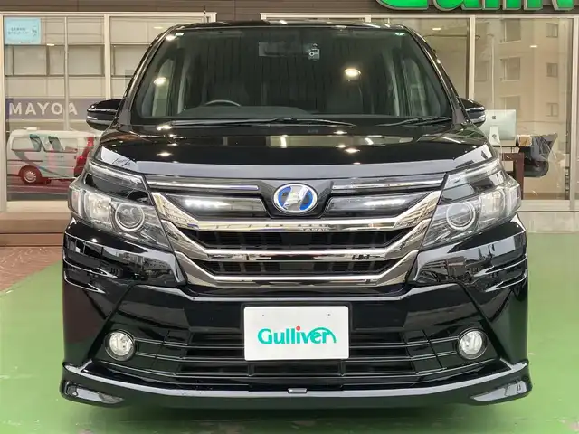 トヨタ ヴォクシー ハイブリッド V 神奈川県 2015(平27)年 10.9万km ブラック 新車保証書/取扱説明書/スマートキー/スペアキー/純正ナビ・フルセグTV/CD・DVDビデオ・Bluetooth/バックカメラ/フリップダウンモニター/ビルトインETC/置くだけ充電/両側パワースライドドア/クルーズコントロール/前席シートヒーター/LEDヘッドライト/モデリスタエアロ/リアスポイラー/純正15インチアルミホイール