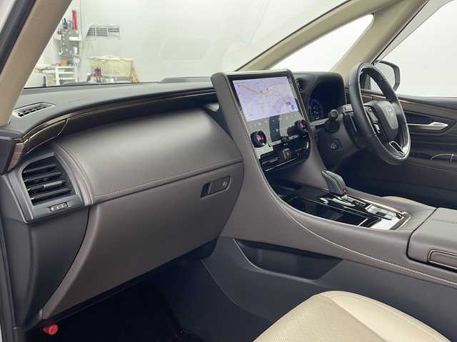 トヨタ アルファードハイブリット エグゼクティブ ラウンジ 兵庫県 2023(令5)年 2.3万km プラチナホワイトパールマイカ ・純正ディスプレイナビオーディオ/・Bluetooth/CD/DVD/USB/フルセグテレビ/・パノラミックビューモニター/・純正リアフリップダウンモニター/・トヨタセーフティセンス/・プリクラッシュセーフティ/・緊急時操舵支援/・フロント＆リヤクロストラフィックアラート/・レーンチェンジアシスト/・レーダクルーズコントロール/・アダプティブハイビームシステム/・ロードサインアシスト/・ドライバー異常時対応システム/・プロアクティブドライビングアシスト/・レーンディバーチャーアラート/・発進遅れ告知機能/・後方車両接近告知/・周辺車両接近時サポート/・クリアランスソナー/・パーキングサポートブレーキ/・リヤカメラディテクション/・車両接近通報装置/・デジタルインナーミラー/・左右独立ムーンルーフ/・パワーバックドア/・両側パワースライドドア/・ユニバーサルステップ（左右スライド）/・電子パーキングブレーキ/・オートホールド/・革巻きステアリング/・ステアリングヒーター/・革シート/・全席パワーシート、シートヒーター、ベンチレーション/・電動オットマン/・パワーサンシェード