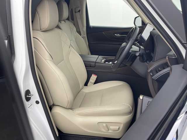 トヨタ アルファードハイブリット エグゼクティブ ラウンジ 兵庫県 2023(令5)年 2.3万km プラチナホワイトパールマイカ ・純正ディスプレイナビオーディオ/・Bluetooth/CD/DVD/USB/フルセグテレビ/・パノラミックビューモニター/・純正リアフリップダウンモニター/・トヨタセーフティセンス/・プリクラッシュセーフティ/・緊急時操舵支援/・フロント＆リヤクロストラフィックアラート/・レーンチェンジアシスト/・レーダクルーズコントロール/・アダプティブハイビームシステム/・ロードサインアシスト/・ドライバー異常時対応システム/・プロアクティブドライビングアシスト/・レーンディバーチャーアラート/・発進遅れ告知機能/・後方車両接近告知/・周辺車両接近時サポート/・クリアランスソナー/・パーキングサポートブレーキ/・リヤカメラディテクション/・車両接近通報装置/・デジタルインナーミラー/・左右独立ムーンルーフ/・パワーバックドア/・両側パワースライドドア/・ユニバーサルステップ（左右スライド）/・電子パーキングブレーキ/・オートホールド/・革巻きステアリング/・ステアリングヒーター/・革シート/・全席パワーシート、シートヒーター、ベンチレーション/・電動オットマン/・パワーサンシェード