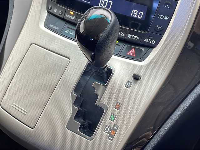 トヨタ ヴェルファイア 2．4Z ゴールデンアイズ 千葉県 2013(平25)年 5.3万km ブラック 衝突軽減ブレーキ/クルーズコントロール/前後コーナーセンサー/純正後席モニター　/純正ＳＤナビ/　DVD/CD/BT/FM/AM/フルセグTV/バックカメラ/ステアリングスイッチ/純正ビルトインＥＴＣ/社外前ドライブレコーダー/電動リアゲート/ＬＥＤヘッドライト　/オートライト/オットマン/ハーフレザーシート/純正アルミホイール/純正フロアマット