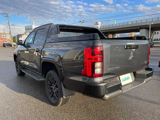 三菱 トライトン GSR 石川県 2025(令7)年 0.1万km グレー ４ＷＤ　ディーゼル　純正ナビ　フルセグＴＶ　全方位カメラ　ＬＥＤヘッドライト　革シート　シートヒーター　ハンドルヒーター　レーダーブレーキ　レーダークルーズ　コーナーセンサー　保証書