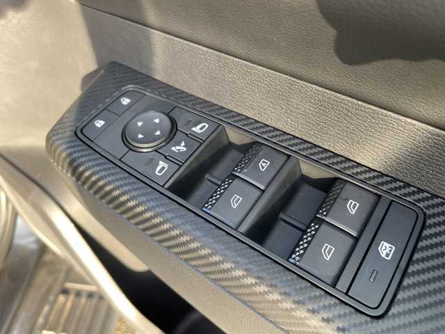 三菱 トライトン GSR 石川県 2025(令7)年 0.1万km グレー ４ＷＤ　ディーゼル　純正ナビ　フルセグＴＶ　全方位カメラ　ＬＥＤヘッドライト　革シート　シートヒーター　ハンドルヒーター　レーダーブレーキ　レーダークルーズ　コーナーセンサー　保証書