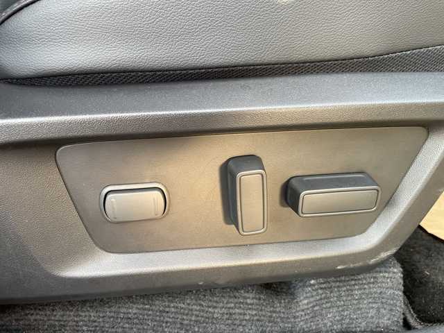 三菱 トライトン GSR 石川県 2025(令7)年 0.1万km グレー ４ＷＤ　ディーゼル　純正ナビ　フルセグＴＶ　全方位カメラ　ＬＥＤヘッドライト　革シート　シートヒーター　ハンドルヒーター　レーダーブレーキ　レーダークルーズ　コーナーセンサー　保証書