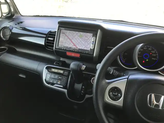 ホンダ Ｎ ＢＯＸ カスタム SSパッケージ 栃木県 2014(平26)年 7.6万km スマートブラック (株)IDOMが運営する【じしゃロン小山店】の自社ローン対象車両になります。こちらは現金ご利用時の価格です。/自社ローンご希望の方は別途その旨お申付け下さい。//禁煙車/純正ワンセグナビ/（CD/DVD/AM/FMラジオ）/(Bluetooth)/スマートキー/プッシュスタート/バックカメラ/ＥＴＣ/両側パワースライドドア/シティブレーキアクティブシステム/チップアップシート/アイドリングストップ/ステアリングリモコン/電動格納ドアミラー/パワーウインドウ/オートライト