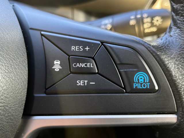 日産 セレナ ハイウェイスター プロパイロットED 岩手県 2017(平29)年 9.6万km ブリリアントホワイトパール プロパイロット　衝突被害軽減　純正８型ナビ　バックカメラ　Ｂｌｕｅｔｏｏｔｈ　ＣＤ／ＤＶＤ再生　ＵＳＢ接続　フルセグ　両側パワースライドドア　後席ＵＳＢ電源　純正１５インチＡＷ　ＥＴＣ　スペアキー