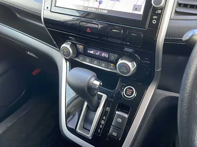 日産 セレナ ハイウェイスター プロパイロットED 岩手県 2017(平29)年 9.6万km ブリリアントホワイトパール プロパイロット　衝突被害軽減　純正８型ナビ　バックカメラ　Ｂｌｕｅｔｏｏｔｈ　ＣＤ／ＤＶＤ再生　ＵＳＢ接続　フルセグ　両側パワースライドドア　後席ＵＳＢ電源　純正１５インチＡＷ　ＥＴＣ　スペアキー