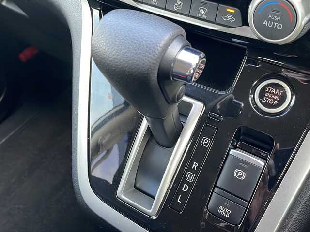 日産 セレナ ハイウェイスター プロパイロットED 岩手県 2017(平29)年 9.6万km ブリリアントホワイトパール プロパイロット　衝突被害軽減　純正８型ナビ　バックカメラ　Ｂｌｕｅｔｏｏｔｈ　ＣＤ／ＤＶＤ再生　ＵＳＢ接続　フルセグ　両側パワースライドドア　後席ＵＳＢ電源　純正１５インチＡＷ　ＥＴＣ　スペアキー