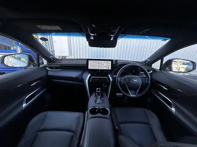 トヨタ ハリアー ＰＨＥＶ Z 静岡県 2024(令6)年 1.7万km プラチナホワイトパールマイカ ユーザー買取車両/純正メーカーOPナビ/【AM/FM/BT/TV/Android Auto/Apple CarPlay】/JBLサウンド/社外19インチAW（RAYS）/AWD/ETC2.0/ドライブレコーダー/クルーズコントロール/エンジンスタートボタン/プラグインハイブリッド/100V充電/スマートキー/スペアキー×１/車外カメラ（バック、全方位）/USB入力端子/調光パノラマルーフ/電動リアゲート/横滑り防止装置/レーンアシスト/コーナーセンサー/衝突被害軽減システム/純正LEDヘッドライト/純正エアロパーツ（フロント、サイド、リア）/レザーシート/シートヒーター/ベンチレーション/ステアリングヒーター/ヘッドアップディスプレイ/デジタルインナーミラー/充電ケーブル/保証書/取扱説明書/スペアキー×1
