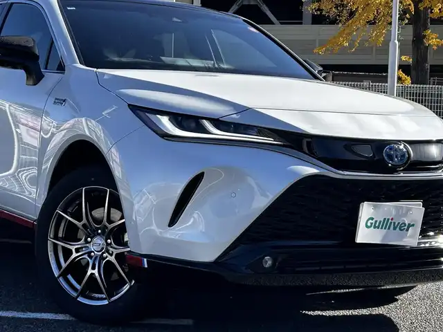 トヨタ ハリアー ＰＨＥＶ Z 静岡県 2024(令6)年 1.7万km プラチナホワイトパールマイカ ユーザー買取車両/純正メーカーOPナビ/【AM/FM/BT/TV/Android Auto/Apple CarPlay】/JBLサウンド/社外19インチAW（RAYS）/AWD/ETC2.0/ドライブレコーダー/クルーズコントロール/エンジンスタートボタン/プラグインハイブリッド/100V充電/スマートキー/スペアキー×１/車外カメラ（バック、全方位）/USB入力端子/調光パノラマルーフ/電動リアゲート/横滑り防止装置/レーンアシスト/コーナーセンサー/衝突被害軽減システム/純正LEDヘッドライト/純正エアロパーツ（フロント、サイド、リア）/レザーシート/シートヒーター/ベンチレーション/ステアリングヒーター/ヘッドアップディスプレイ/デジタルインナーミラー/充電ケーブル/保証書/取扱説明書/スペアキー×1