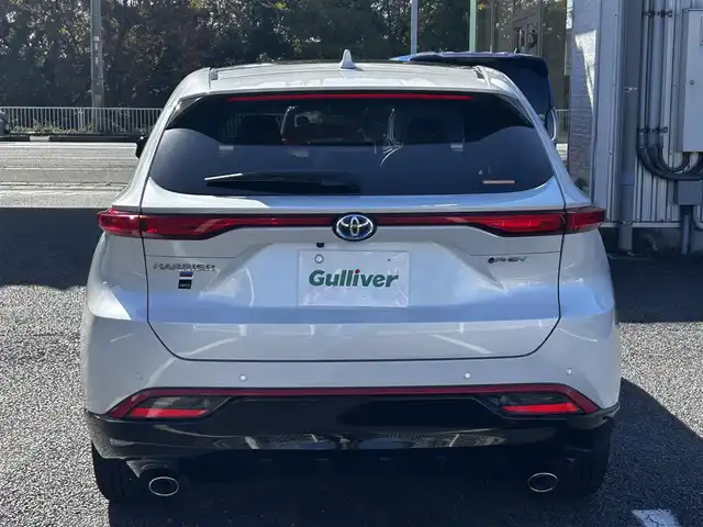 トヨタ ハリアー ＰＨＥＶ Z 静岡県 2024(令6)年 1.7万km プラチナホワイトパールマイカ ユーザー買取車両/純正メーカーOPナビ/【AM/FM/BT/TV/Android Auto/Apple CarPlay】/JBLサウンド/社外19インチAW（RAYS）/AWD/ETC2.0/ドライブレコーダー/クルーズコントロール/エンジンスタートボタン/プラグインハイブリッド/100V充電/スマートキー/スペアキー×１/車外カメラ（バック、全方位）/USB入力端子/調光パノラマルーフ/電動リアゲート/横滑り防止装置/レーンアシスト/コーナーセンサー/衝突被害軽減システム/純正LEDヘッドライト/純正エアロパーツ（フロント、サイド、リア）/レザーシート/シートヒーター/ベンチレーション/ステアリングヒーター/ヘッドアップディスプレイ/デジタルインナーミラー/充電ケーブル/保証書/取扱説明書/スペアキー×1