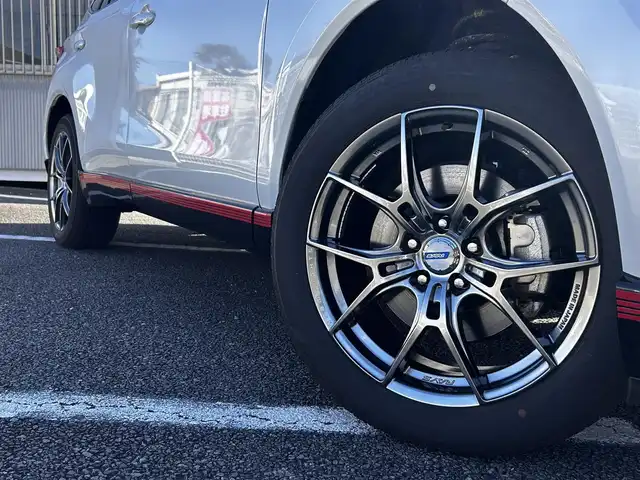 トヨタ ハリアー ＰＨＥＶ Z 静岡県 2024(令6)年 1.7万km プラチナホワイトパールマイカ ユーザー買取車両/純正メーカーOPナビ/【AM/FM/BT/TV/Android Auto/Apple CarPlay】/JBLサウンド/社外19インチAW（RAYS）/AWD/ETC2.0/ドライブレコーダー/クルーズコントロール/エンジンスタートボタン/プラグインハイブリッド/100V充電/スマートキー/スペアキー×１/車外カメラ（バック、全方位）/USB入力端子/調光パノラマルーフ/電動リアゲート/横滑り防止装置/レーンアシスト/コーナーセンサー/衝突被害軽減システム/純正LEDヘッドライト/純正エアロパーツ（フロント、サイド、リア）/レザーシート/シートヒーター/ベンチレーション/ステアリングヒーター/ヘッドアップディスプレイ/デジタルインナーミラー/充電ケーブル/保証書/取扱説明書/スペアキー×1