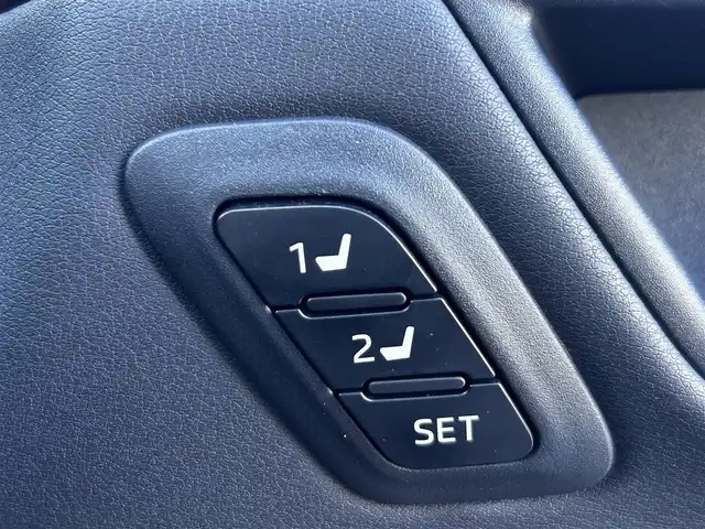 トヨタ ハリアー ＰＨＥＶ Z 静岡県 2024(令6)年 1.7万km プラチナホワイトパールマイカ ユーザー買取車両/純正メーカーOPナビ/【AM/FM/BT/TV/Android Auto/Apple CarPlay】/JBLサウンド/社外19インチAW（RAYS）/AWD/ETC2.0/ドライブレコーダー/クルーズコントロール/エンジンスタートボタン/プラグインハイブリッド/100V充電/スマートキー/スペアキー×１/車外カメラ（バック、全方位）/USB入力端子/調光パノラマルーフ/電動リアゲート/横滑り防止装置/レーンアシスト/コーナーセンサー/衝突被害軽減システム/純正LEDヘッドライト/純正エアロパーツ（フロント、サイド、リア）/レザーシート/シートヒーター/ベンチレーション/ステアリングヒーター/ヘッドアップディスプレイ/デジタルインナーミラー/充電ケーブル/保証書/取扱説明書/スペアキー×1