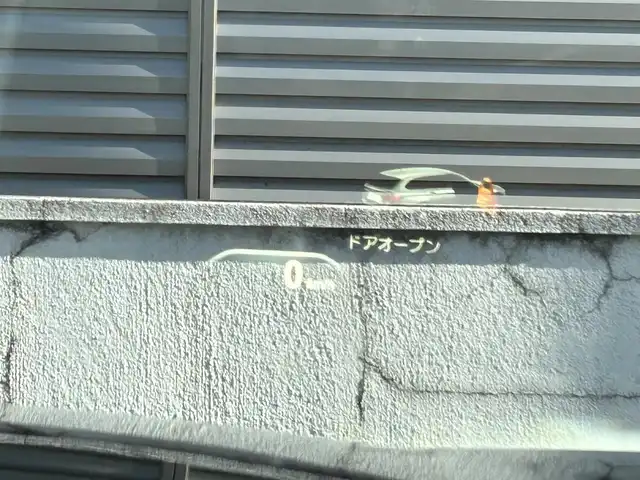 ＢＭＷ ５２３ｄ ツーリング ラグジュアリー 大阪府 2018(平30)年 5.2万km サファイアブラックP ワンオーナー/OP：ハイラインパッケージ/・ランバーサポート/・シートヒーティング（フロント＆リア）/・ダコタレザーシート/OP：アドバンスパッケージ/・コンフォートアクセス/・アンビエントライト/・アダプティブLEDヘッドライト/・パーキングアシストプラス/・電動フロントシート/・電動式チルト＆ステアリング・コラム/OP：ポプラグレーウッドインテリアトリム/純正10インチワイドコントロールディスプレイ/HDDナビゲーションシステム/・AM/FM/フルセグTV/Bluetooth/USB接続）　/黒革シート/パワーシート/メモリシート/ドライビングアシストプラス/・ACC（アクティブクルーズコントロール）/・ステアリング＆レーン・コントロール・アシスト/・レーン・ディパーチャー・ウォーニング/・レーン・チェンジ・ウォーニング/・前車接近警告装置/・衝突回避・被害軽減ブレーキ/・後車衝突警告機能/・クロス・トラフィック・ウォーニング/アラウンドビューモニター/ヘッドアップディスプレイ/ブラインドスポットモニター/ルーフレール/純正18インチアルミホイール/取扱説明書/保証書/スペアキー×1