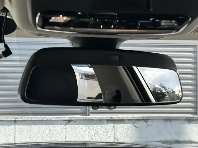 ＢＭＷ ５２３ｄ ツーリング ラグジュアリー 大阪府 2018(平30)年 5.2万km サファイアブラックP ワンオーナー/OP：ハイラインパッケージ/・ランバーサポート/・シートヒーティング（フロント＆リア）/・ダコタレザーシート/OP：アドバンスパッケージ/・コンフォートアクセス/・アンビエントライト/・アダプティブLEDヘッドライト/・パーキングアシストプラス/・電動フロントシート/・電動式チルト＆ステアリング・コラム/OP：ポプラグレーウッドインテリアトリム/純正10インチワイドコントロールディスプレイ/HDDナビゲーションシステム/・AM/FM/フルセグTV/Bluetooth/USB接続）　/黒革シート/パワーシート/メモリシート/ドライビングアシストプラス/・ACC（アクティブクルーズコントロール）/・ステアリング＆レーン・コントロール・アシスト/・レーン・ディパーチャー・ウォーニング/・レーン・チェンジ・ウォーニング/・前車接近警告装置/・衝突回避・被害軽減ブレーキ/・後車衝突警告機能/・クロス・トラフィック・ウォーニング/アラウンドビューモニター/ヘッドアップディスプレイ/ブラインドスポットモニター/ルーフレール/純正18インチアルミホイール/取扱説明書/保証書/スペアキー×1