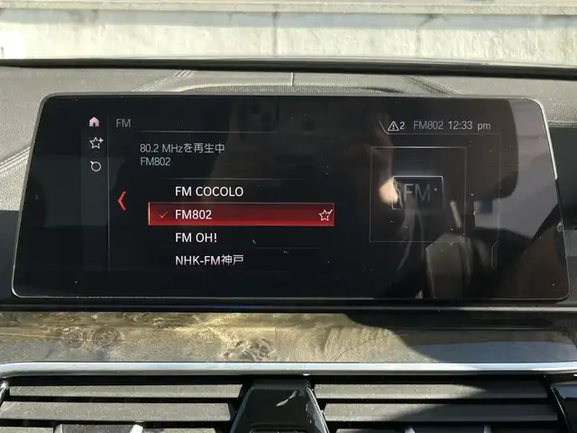 ＢＭＷ ５２３ｄ ツーリング ラグジュアリー 大阪府 2018(平30)年 5.2万km サファイアブラックP ワンオーナー/OP：ハイラインパッケージ/・ランバーサポート/・シートヒーティング（フロント＆リア）/・ダコタレザーシート/OP：アドバンスパッケージ/・コンフォートアクセス/・アンビエントライト/・アダプティブLEDヘッドライト/・パーキングアシストプラス/・電動フロントシート/・電動式チルト＆ステアリング・コラム/OP：ポプラグレーウッドインテリアトリム/純正10インチワイドコントロールディスプレイ/HDDナビゲーションシステム/・AM/FM/フルセグTV/Bluetooth/USB接続）　/黒革シート/パワーシート/メモリシート/ドライビングアシストプラス/・ACC（アクティブクルーズコントロール）/・ステアリング＆レーン・コントロール・アシスト/・レーン・ディパーチャー・ウォーニング/・レーン・チェンジ・ウォーニング/・前車接近警告装置/・衝突回避・被害軽減ブレーキ/・後車衝突警告機能/・クロス・トラフィック・ウォーニング/アラウンドビューモニター/ヘッドアップディスプレイ/ブラインドスポットモニター/ルーフレール/純正18インチアルミホイール/取扱説明書/保証書/スペアキー×1