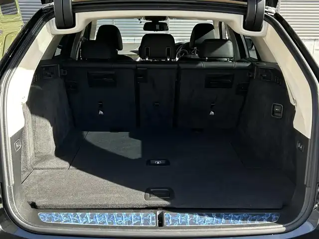 ＢＭＷ ５２３ｄ ツーリング ラグジュアリー 大阪府 2018(平30)年 5.2万km サファイアブラックP ワンオーナー/OP：ハイラインパッケージ/・ランバーサポート/・シートヒーティング（フロント＆リア）/・ダコタレザーシート/OP：アドバンスパッケージ/・コンフォートアクセス/・アンビエントライト/・アダプティブLEDヘッドライト/・パーキングアシストプラス/・電動フロントシート/・電動式チルト＆ステアリング・コラム/OP：ポプラグレーウッドインテリアトリム/純正10インチワイドコントロールディスプレイ/HDDナビゲーションシステム/・AM/FM/フルセグTV/Bluetooth/USB接続）　/黒革シート/パワーシート/メモリシート/ドライビングアシストプラス/・ACC（アクティブクルーズコントロール）/・ステアリング＆レーン・コントロール・アシスト/・レーン・ディパーチャー・ウォーニング/・レーン・チェンジ・ウォーニング/・前車接近警告装置/・衝突回避・被害軽減ブレーキ/・後車衝突警告機能/・クロス・トラフィック・ウォーニング/アラウンドビューモニター/ヘッドアップディスプレイ/ブラインドスポットモニター/ルーフレール/純正18インチアルミホイール/取扱説明書/保証書/スペアキー×1