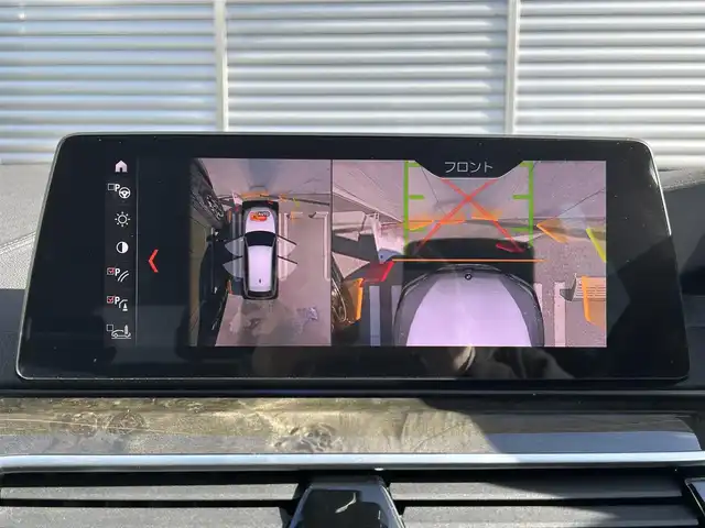 ＢＭＷ ５２３ｄ ツーリング ラグジュアリー 大阪府 2018(平30)年 5.2万km サファイアブラックP ワンオーナー/OP：ハイラインパッケージ/・ランバーサポート/・シートヒーティング（フロント＆リア）/・ダコタレザーシート/OP：アドバンスパッケージ/・コンフォートアクセス/・アンビエントライト/・アダプティブLEDヘッドライト/・パーキングアシストプラス/・電動フロントシート/・電動式チルト＆ステアリング・コラム/OP：ポプラグレーウッドインテリアトリム/純正10インチワイドコントロールディスプレイ/HDDナビゲーションシステム/・AM/FM/フルセグTV/Bluetooth/USB接続）　/黒革シート/パワーシート/メモリシート/ドライビングアシストプラス/・ACC（アクティブクルーズコントロール）/・ステアリング＆レーン・コントロール・アシスト/・レーン・ディパーチャー・ウォーニング/・レーン・チェンジ・ウォーニング/・前車接近警告装置/・衝突回避・被害軽減ブレーキ/・後車衝突警告機能/・クロス・トラフィック・ウォーニング/アラウンドビューモニター/ヘッドアップディスプレイ/ブラインドスポットモニター/ルーフレール/純正18インチアルミホイール/取扱説明書/保証書/スペアキー×1