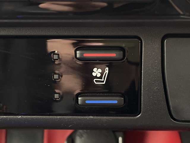 トヨタ ＲＡＶ４ アドベンチャー オフロードPKG 群馬県 2021(令3)年 7.1万km スーパーホワイトⅡ ワンオーナー　/スペアキー１本　/ルーフレール/純正9インチナビ/Bluetooth接続/CD/USB/SD/フルセグTV/クルーズコントロール/電動リアゲート/ワイヤレス充電　　/レザーシート　/シートヒーター　/エアシート　/ステアリングヒーター　/ビルトインETC2.0/前後ドライブレコーダー/純正フロアマット/純正AW/MT付きAT/レーンキープアシスト/ブラインドスポットモニター/衝突被害軽減システム/ダウンヒルアシストコントロール/LEDヘッドライト/オートライト/オートマチックハイビーム/禁煙車