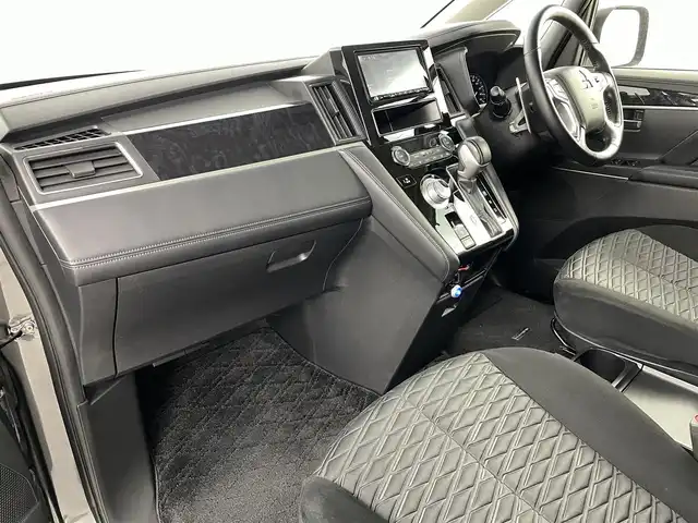 三菱 デリカＤ：５ アーバンギア G 福島県 2019(令1)年 4万km クールシルバーM/アイガーグレーM e-Assist/・衝突軽減ブレーキ/・車線逸脱警報装置/・レーダークルーズコントロール/・オートマチックハイビーム/・誤発進抑制装置/純正ナビ/・型番：GCX778W/・フルセグTV/Bluetooth/CD/DVD/・バックカメラ/・ETC/両側パワースライドドア/アイドリングストップ/電子パーキング/・オートホールド/革巻きステアリング/・ステアリングリモコン/プッシュスタート/・スマートキー/・スペアキー/LEDヘッドライト/・オートライト/・フォグライト/・オートマチックハイビーム/電動格納ミラー/純正フロアマット