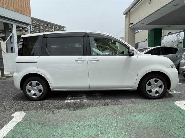 トヨタ シエンタ G 大阪府 2010(平22)年 7.7万km ホワイトパールクリスタルシャイン メモリナビ/HDDナビ/フルセグテレビ/バックカメラ/ドアバイザー/両側パワースライドドア/後部モリター/ETC/新車保証書/取扱説明書