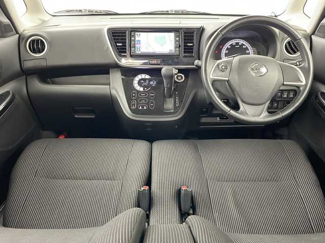 日産 デイズ ルークス X Vセレクション 富山県 2017(平29)年 4.3万km ブリリアントホワイトパール ・4WD/・寒冷地仕様/・純正ナビ&TV&CD&DVD&BT/・全方位カメラ/・両側パワースライドドア/・エマージェンシーブレーキ/・純正エンジンスターター/・社外ドライブレコーダー/・プッシュスタート/・革巻きステアリング/・アイドリングストップ/・ヘッドライトレベライザー/・ETC/・スマートキー/・スペアキー