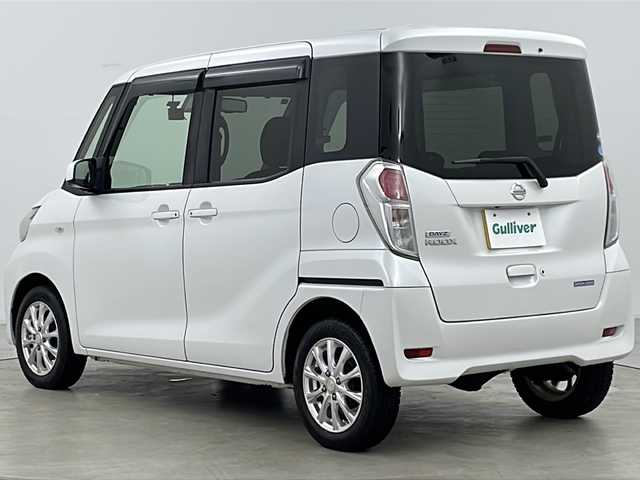 日産 デイズ ルークス X Vセレクション 富山県 2017(平29)年 4.3万km ブリリアントホワイトパール ・4WD/・寒冷地仕様/・純正ナビ&TV&CD&DVD&BT/・全方位カメラ/・両側パワースライドドア/・エマージェンシーブレーキ/・純正エンジンスターター/・社外ドライブレコーダー/・プッシュスタート/・革巻きステアリング/・アイドリングストップ/・ヘッドライトレベライザー/・ETC/・スマートキー/・スペアキー