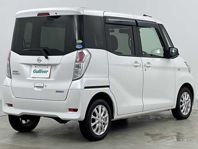 日産 デイズ ルークス X Vセレクション 富山県 2017(平29)年 4.3万km ブリリアントホワイトパール ・4WD/・寒冷地仕様/・純正ナビ&TV&CD&DVD&BT/・全方位カメラ/・両側パワースライドドア/・エマージェンシーブレーキ/・純正エンジンスターター/・社外ドライブレコーダー/・プッシュスタート/・革巻きステアリング/・アイドリングストップ/・ヘッドライトレベライザー/・ETC/・スマートキー/・スペアキー