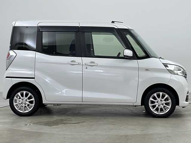 日産 デイズ ルークス X Vセレクション 富山県 2017(平29)年 4.3万km ブリリアントホワイトパール ・4WD/・寒冷地仕様/・純正ナビ&TV&CD&DVD&BT/・全方位カメラ/・両側パワースライドドア/・エマージェンシーブレーキ/・純正エンジンスターター/・社外ドライブレコーダー/・プッシュスタート/・革巻きステアリング/・アイドリングストップ/・ヘッドライトレベライザー/・ETC/・スマートキー/・スペアキー