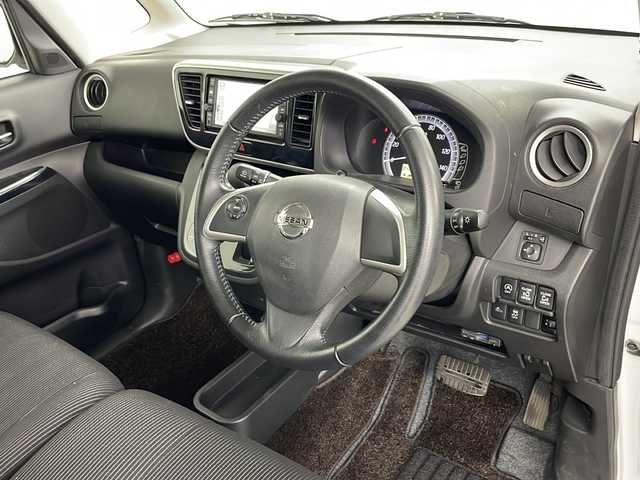 日産 デイズ ルークス X Vセレクション 富山県 2017(平29)年 4.3万km ブリリアントホワイトパール ・4WD/・寒冷地仕様/・純正ナビ&TV&CD&DVD&BT/・全方位カメラ/・両側パワースライドドア/・エマージェンシーブレーキ/・純正エンジンスターター/・社外ドライブレコーダー/・プッシュスタート/・革巻きステアリング/・アイドリングストップ/・ヘッドライトレベライザー/・ETC/・スマートキー/・スペアキー