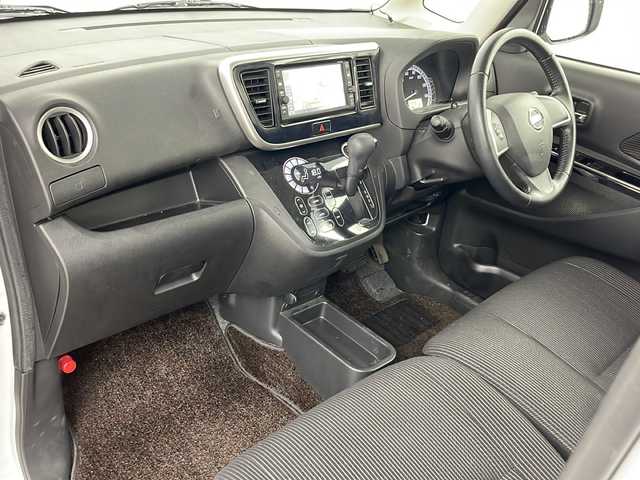 日産 デイズ ルークス X Vセレクション 富山県 2017(平29)年 4.3万km ブリリアントホワイトパール ・4WD/・寒冷地仕様/・純正ナビ&TV&CD&DVD&BT/・全方位カメラ/・両側パワースライドドア/・エマージェンシーブレーキ/・純正エンジンスターター/・社外ドライブレコーダー/・プッシュスタート/・革巻きステアリング/・アイドリングストップ/・ヘッドライトレベライザー/・ETC/・スマートキー/・スペアキー