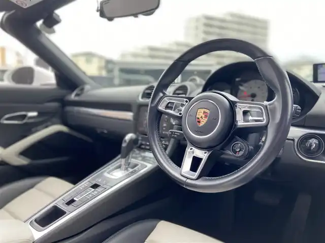 ポルシェ ７１８ボクスター 栃木県 2019(令1)年 4.8万km 白 スポクロパッケージ /PASM /PDLS /スポーツテールパイプ　/クルコン　/Bカメラ　/純正ナビ　/AppleCarPlay  /シートヒーター　/白黒レザー　/ETC  /純正19インチAW  /社外ドラレコ　/社外レーダー