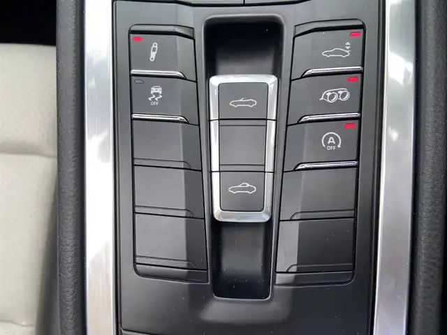 ポルシェ ７１８ボクスター 栃木県 2019(令1)年 4.8万km 白 スポクロパッケージ /PASM /PDLS /スポーツテールパイプ　/クルコン　/Bカメラ　/純正ナビ　/AppleCarPlay  /シートヒーター　/白黒レザー　/ETC  /純正19インチAW  /社外ドラレコ　/社外レーダー