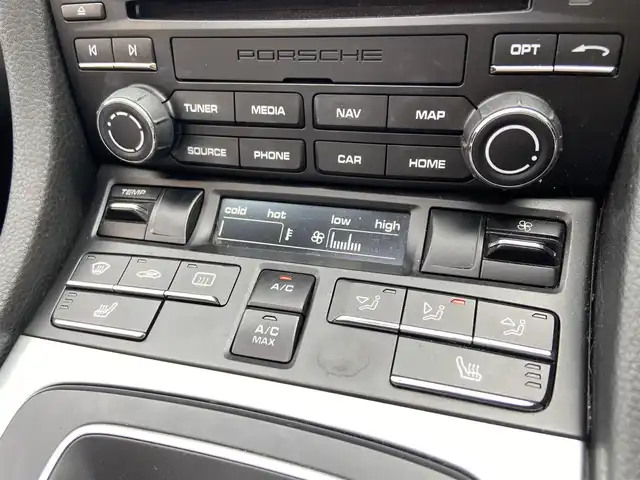 ポルシェ ７１８ボクスター 栃木県 2019(令1)年 4.8万km 白 スポクロパッケージ /PASM /PDLS /スポーツテールパイプ　/クルコン　/Bカメラ　/純正ナビ　/AppleCarPlay  /シートヒーター　/白黒レザー　/ETC  /純正19インチAW  /社外ドラレコ　/社外レーダー