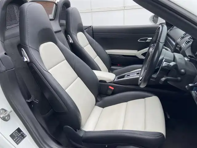 ポルシェ ７１８ボクスター 栃木県 2019(令1)年 4.8万km 白 スポクロパッケージ /PASM /PDLS /スポーツテールパイプ　/クルコン　/Bカメラ　/純正ナビ　/AppleCarPlay  /シートヒーター　/白黒レザー　/ETC  /純正19インチAW  /社外ドラレコ　/社外レーダー