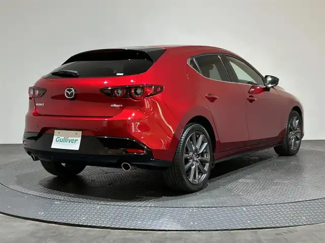 マツダ マツダ３ファストバック XD プロアクティブ ツーリングS 愛媛県 2023(令5)年 2.7万km ソウルレッドクリスタルM １０．２５型ナビ/（フルセグＴＶ・ＢＴ・ａｐｐｌｅｃａｒｐｌａｙ・ＦＭ・ＡＭ・ＵＳＢ）/・全方位カメラ　/・前後ドラレコ　/・ＥＴＣ　/・衝突軽減ブレーキ　/・レーンキープアシスト　/・レーダークルーズコントロール/・オートマチックハイビーム/・D席パワーシート/・DN席シートヒーター/・ステアリングヒーター/・前後コーナーセンサー/・シートメモリー/・置くだけ充電/・スペアキー
