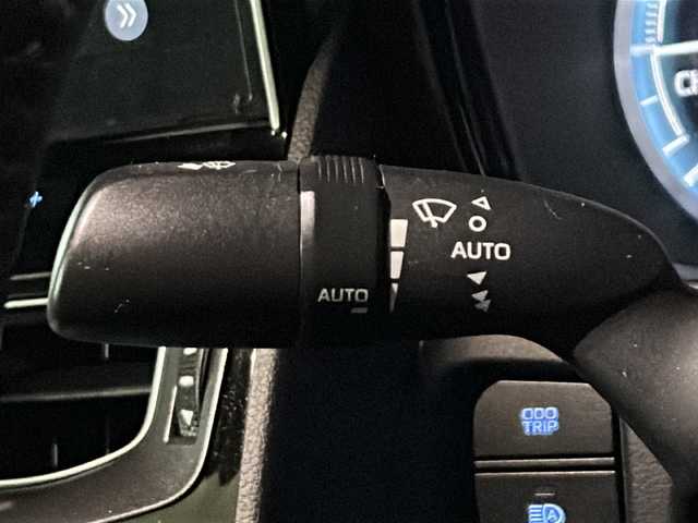 トヨタ クラウン ハイブリッド RS アドバンス 愛知県 2021(令3)年 2.4万km プレシャスホワイトパール /禁煙車/後期モデル//社外アンダーエアロ//BBS18インチアルミホイール//サンルーフ/黒革シート//メーカー12.3インチナビ//フルセグTV/Bluetooth//バックカメラ//ビルトインETC//トヨタセーフティセンス//プリクラッシュセーフティ//レーントレーシングアシスト//オートマチックハイビーム//レーダークルーズコントロール//先行車発進お知らせ//クリアランスソナー//ブラインドスポットモニター//ヘッドアップディスプレイ//前席パワーシート（D席メモリ付き）//前席シートヒーター//前席シートベンチレーション//ステアリングヒーター//LEDオートライト//電動格納ミラーウィンカー//マフラーカッター//純正フロアマット/純正ドアバイザー//純正AW付き冬タイヤ4本積み込み//スマートキースペア//カードキー//取扱説明書/新車保証書