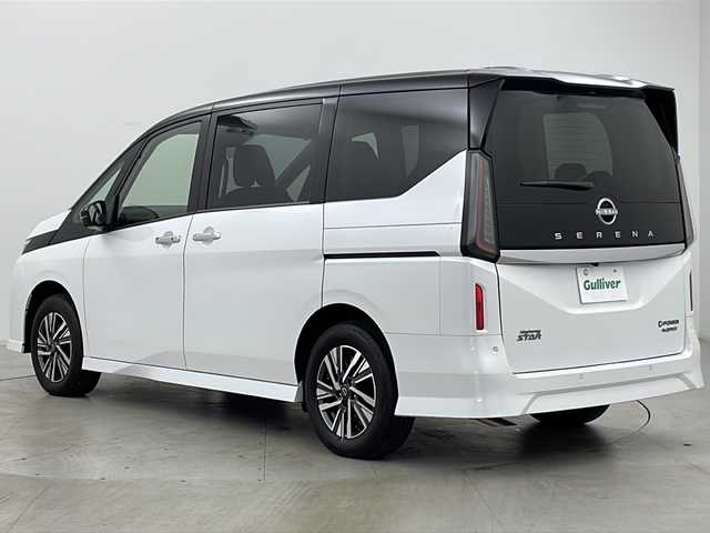 日産 セレナ e－4ORCE ハイウェイスターV 道央・札幌 2024(令6)年 0.2万km パール ・４ＷＤ/・寒冷地仕様/・純正メーカーナビ/・ＢＴ＆ＵＳＢ＆フルセグ＆ＡｐｐｌｅＣａｒｐｌａｙ＆ＨＤＭＩ/・スマホ置くだけ充電/・全方位カメラ/・両側Ｐスライドドア/・プロパイロット/・衝突軽減ブレーキ/・レーンキープアシスト/・レーダークルーズ/・ステアリングスイッチ/・ｅペダル/・ハンズフリーオートスライドドア/・ステアリングヒーター/・１．２列シートヒーター/・ドアミラーヒーター＆ウィンカー/・ＡＣ１００Ｖ/・電動パーキングブレーキ/・ブレーキホールド/・オートライト/・オートマチックハイビーム/・ＬＥＤヘッドライト＆フォグ/・スマートルームミラー