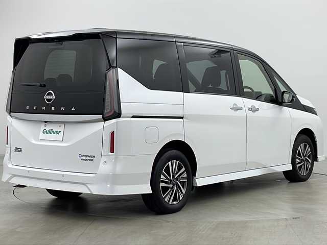 日産 セレナ e－4ORCE ハイウェイスターV 道央・札幌 2024(令6)年 0.2万km パール ・４ＷＤ/・寒冷地仕様/・純正メーカーナビ/・ＢＴ＆ＵＳＢ＆フルセグ＆ＡｐｐｌｅＣａｒｐｌａｙ＆ＨＤＭＩ/・スマホ置くだけ充電/・全方位カメラ/・両側Ｐスライドドア/・プロパイロット/・衝突軽減ブレーキ/・レーンキープアシスト/・レーダークルーズ/・ステアリングスイッチ/・ｅペダル/・ハンズフリーオートスライドドア/・ステアリングヒーター/・１．２列シートヒーター/・ドアミラーヒーター＆ウィンカー/・ＡＣ１００Ｖ/・電動パーキングブレーキ/・ブレーキホールド/・オートライト/・オートマチックハイビーム/・ＬＥＤヘッドライト＆フォグ/・スマートルームミラー