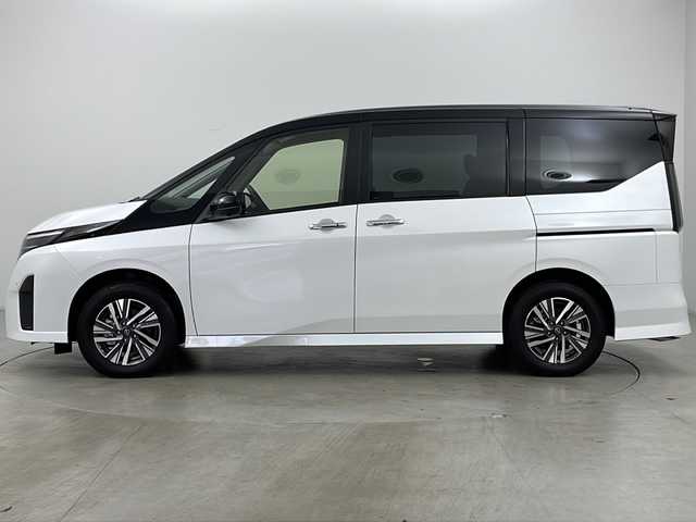 日産 セレナ e－4ORCE ハイウェイスターV 道央・札幌 2024(令6)年 0.2万km パール ・４ＷＤ/・寒冷地仕様/・純正メーカーナビ/・ＢＴ＆ＵＳＢ＆フルセグ＆ＡｐｐｌｅＣａｒｐｌａｙ＆ＨＤＭＩ/・スマホ置くだけ充電/・全方位カメラ/・両側Ｐスライドドア/・プロパイロット/・衝突軽減ブレーキ/・レーンキープアシスト/・レーダークルーズ/・ステアリングスイッチ/・ｅペダル/・ハンズフリーオートスライドドア/・ステアリングヒーター/・１．２列シートヒーター/・ドアミラーヒーター＆ウィンカー/・ＡＣ１００Ｖ/・電動パーキングブレーキ/・ブレーキホールド/・オートライト/・オートマチックハイビーム/・ＬＥＤヘッドライト＆フォグ/・スマートルームミラー