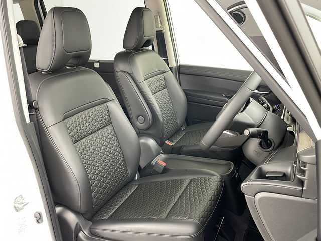 日産 セレナ e－4ORCE ハイウェイスターV 道央・札幌 2024(令6)年 0.2万km パール ・４ＷＤ/・寒冷地仕様/・純正メーカーナビ/・ＢＴ＆ＵＳＢ＆フルセグ＆ＡｐｐｌｅＣａｒｐｌａｙ＆ＨＤＭＩ/・スマホ置くだけ充電/・全方位カメラ/・両側Ｐスライドドア/・プロパイロット/・衝突軽減ブレーキ/・レーンキープアシスト/・レーダークルーズ/・ステアリングスイッチ/・ｅペダル/・ハンズフリーオートスライドドア/・ステアリングヒーター/・１．２列シートヒーター/・ドアミラーヒーター＆ウィンカー/・ＡＣ１００Ｖ/・電動パーキングブレーキ/・ブレーキホールド/・オートライト/・オートマチックハイビーム/・ＬＥＤヘッドライト＆フォグ/・スマートルームミラー