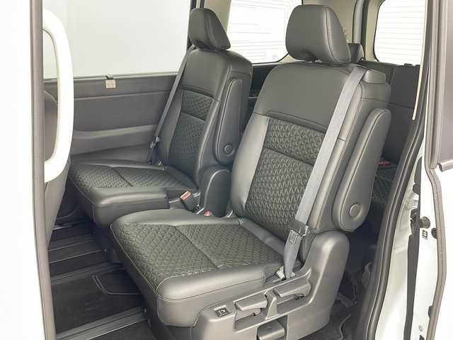 日産 セレナ e－4ORCE ハイウェイスターV 道央・札幌 2024(令6)年 0.2万km パール ・４ＷＤ/・寒冷地仕様/・純正メーカーナビ/・ＢＴ＆ＵＳＢ＆フルセグ＆ＡｐｐｌｅＣａｒｐｌａｙ＆ＨＤＭＩ/・スマホ置くだけ充電/・全方位カメラ/・両側Ｐスライドドア/・プロパイロット/・衝突軽減ブレーキ/・レーンキープアシスト/・レーダークルーズ/・ステアリングスイッチ/・ｅペダル/・ハンズフリーオートスライドドア/・ステアリングヒーター/・１．２列シートヒーター/・ドアミラーヒーター＆ウィンカー/・ＡＣ１００Ｖ/・電動パーキングブレーキ/・ブレーキホールド/・オートライト/・オートマチックハイビーム/・ＬＥＤヘッドライト＆フォグ/・スマートルームミラー
