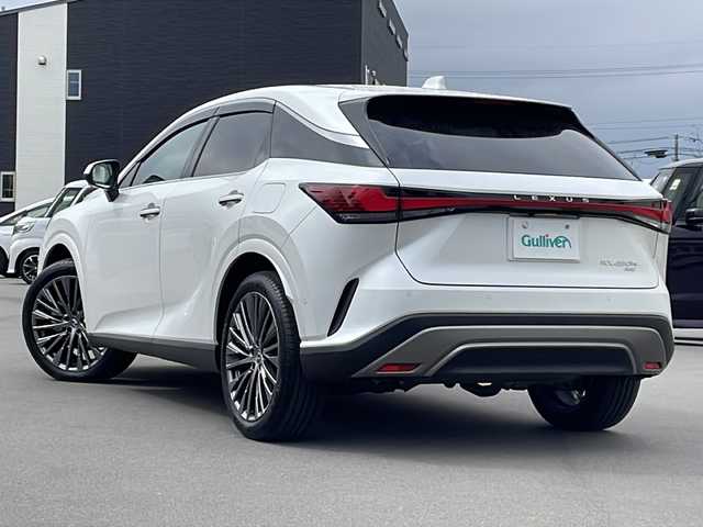 レクサス ＲＸ 450h+ バージョンL 長野県 2024(令6)年 0.4万km ソニッククォーツ 純正14インチメモリナビ/FM・AM・フルセグTV・BT/AppleCarPlay対応/全周囲カメラ（F・S・R）/マークレビンソンプレミアムサウンド/純正21インチアルミホイール/レーダークルーズコントロール/360度ドライブレコーダー/ASSURAレーダー探知機/デジタルインナーミラー/前後コーナーセンサー/革巻きステアリング/ステアリングヒーター/全席シートヒーター/全席ベンチレーション/全席パワーシート/電動格納シート/黒革シート/電動パーキング/オートホールド/パワーバックドア/ロールサンシェード/パドルシフト/ドアバイザー/LEDヘッドライト/オートハイビーム/オートライト/ETC2.0/プッシュスタート/スマートキー/スペアキー/取扱説明書/保証書