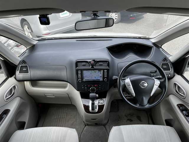 日産 セレナ 20G 道央・札幌 2011(平23)年 11.9万km ブリリアントホワイトパール ４WD/純正HDDナビ/AM/FM/BT/CD/DVD/ワンセグ/横滑り防止装置/クルーズコントロール/バックカメラ/ビルトインETC/ドライブレコーダー/アイドリングストップ/ECOMODE/両側パワースライドドア/革巻きステアリング/ステアリングリモコン/プッシュスタート/スマートキー/ハロゲンヘッドライト/オートライト/フォグランプ/ヘッドライトレベライザー/電動格納ミラー/ウィンカーミラー/純正フロアマット/スペアキー/社外AW付冬タイヤ積込/195/65/R15/2019年/山4mm